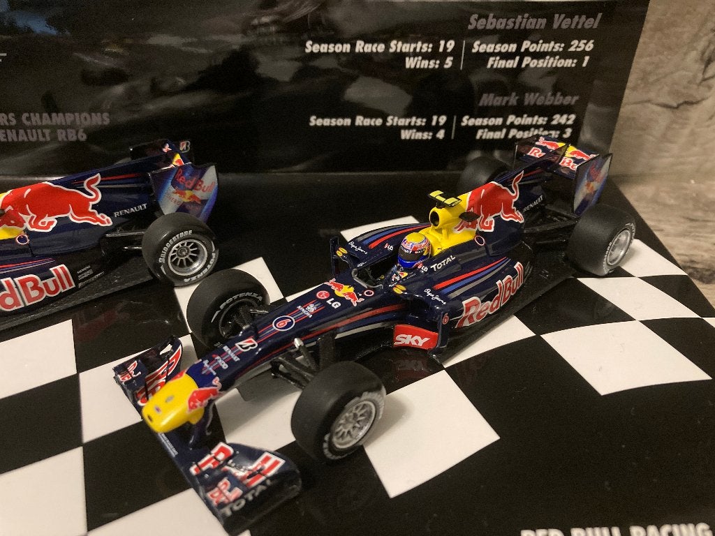 Mark Webber + Sebastian Vettel 2010 Dubbelset 1:43 RedBull, Ophalen of Verzenden, Nieuw, Formule 1