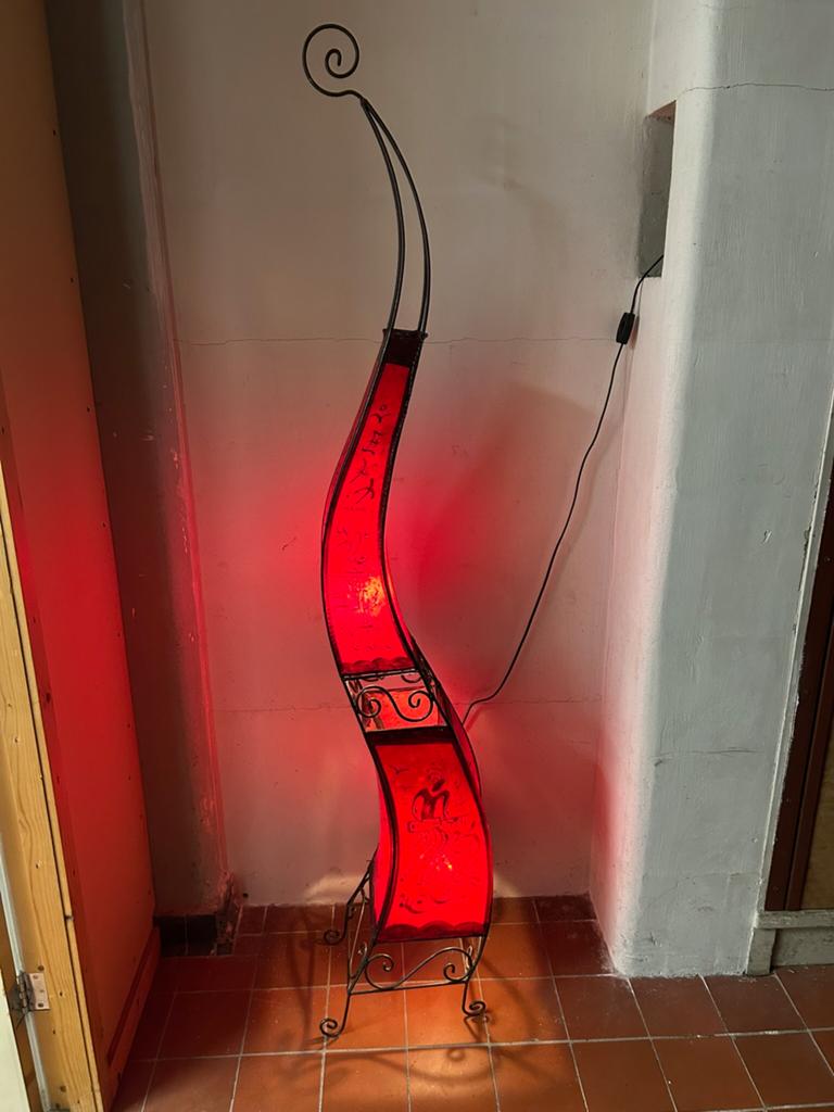 Oosterse Vloerlamp - Rood met Metaal, Huis en Inrichting, Lampen | Vloerlampen, Ophalen, Gebruikt, Metaal, 150 tot 200 cm