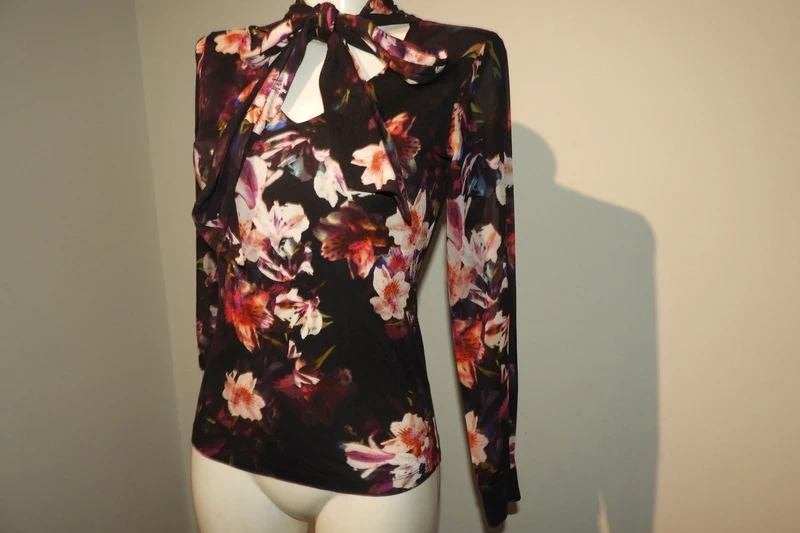 Karen Millen bloemen truitje strik bij de hals kleurrijk, Karen Millen, Zo goed als nieuw, Lange mouw, Maat 36 (S)