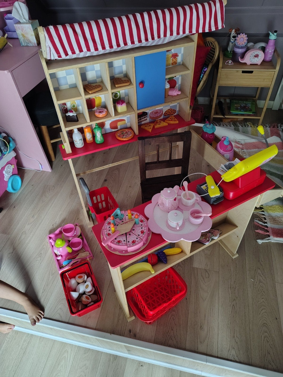 Houten Speelwinkel met Little Dutch & Eichhorn Accessoires, Ophalen, Zo goed als nieuw, Jongen of Meisje