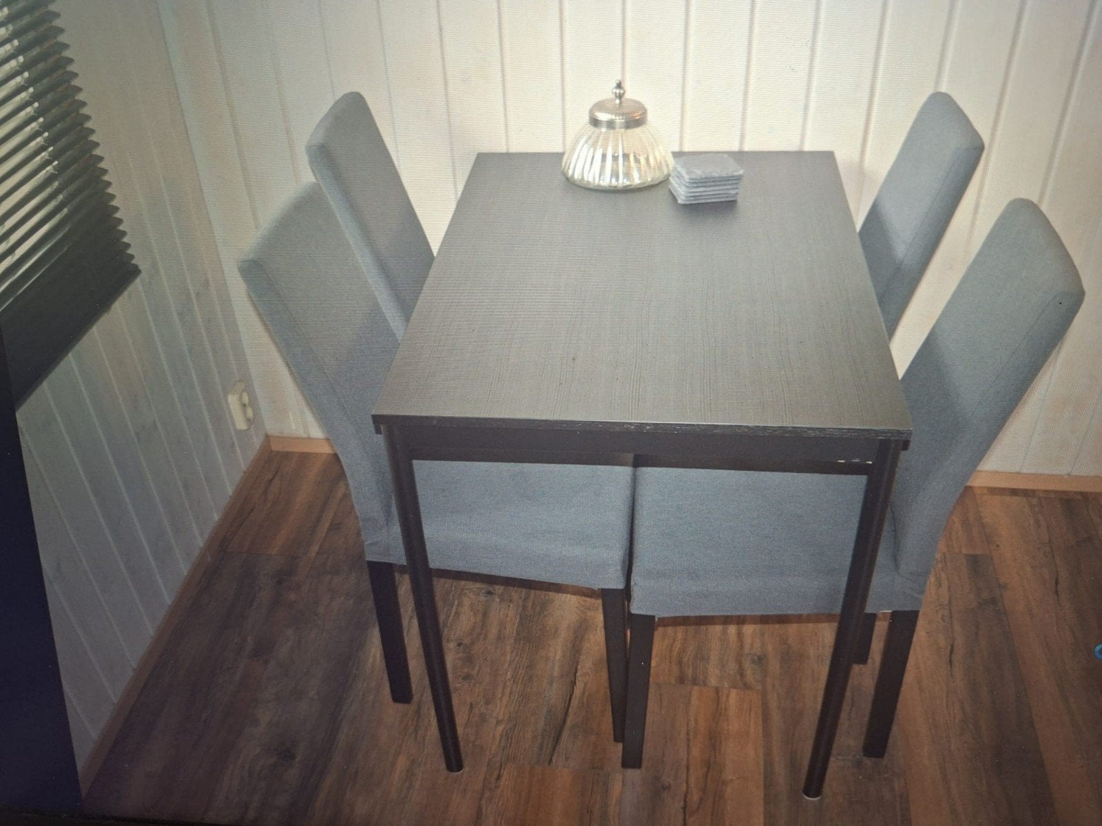 Eettafel met 4 stoelen - Modern en Compact, Huis en Inrichting, Ophalen, Gebruikt, 100 tot 150 cm, 50 tot 100 cm