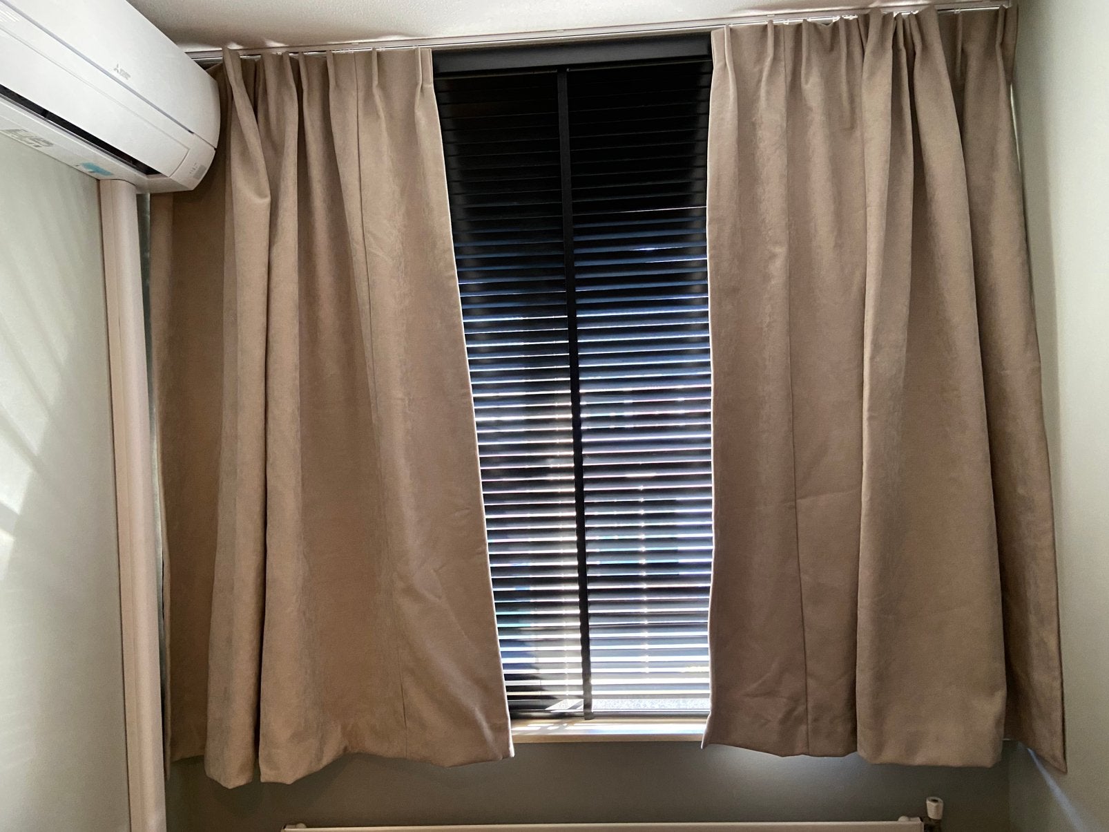 Nieuwe beige gordijen, Ophalen, 230 cm, Verduisterend, Beige