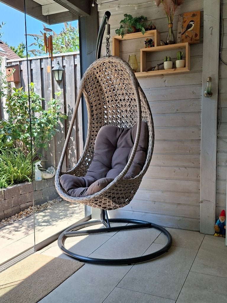 Hangstoel taupe kleur met zwart., Ophalen, Zo goed als nieuw, Wicker