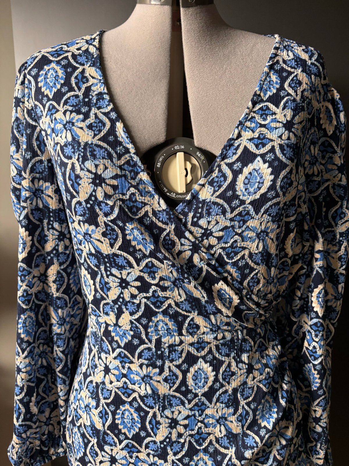 Blauwe overslagjurk met bloemenprint van cotton club, Kleding | Dames, Blauw, Maat 42/44 (L), Ophalen of Verzenden, Zo goed als nieuw