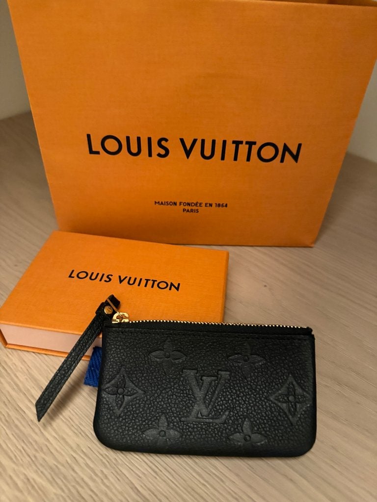 Louis Vuitton key pouch, Sieraden, Tassen en Uiterlijk, Portemonnees, Zwart, Nieuw, Leer, Ophalen