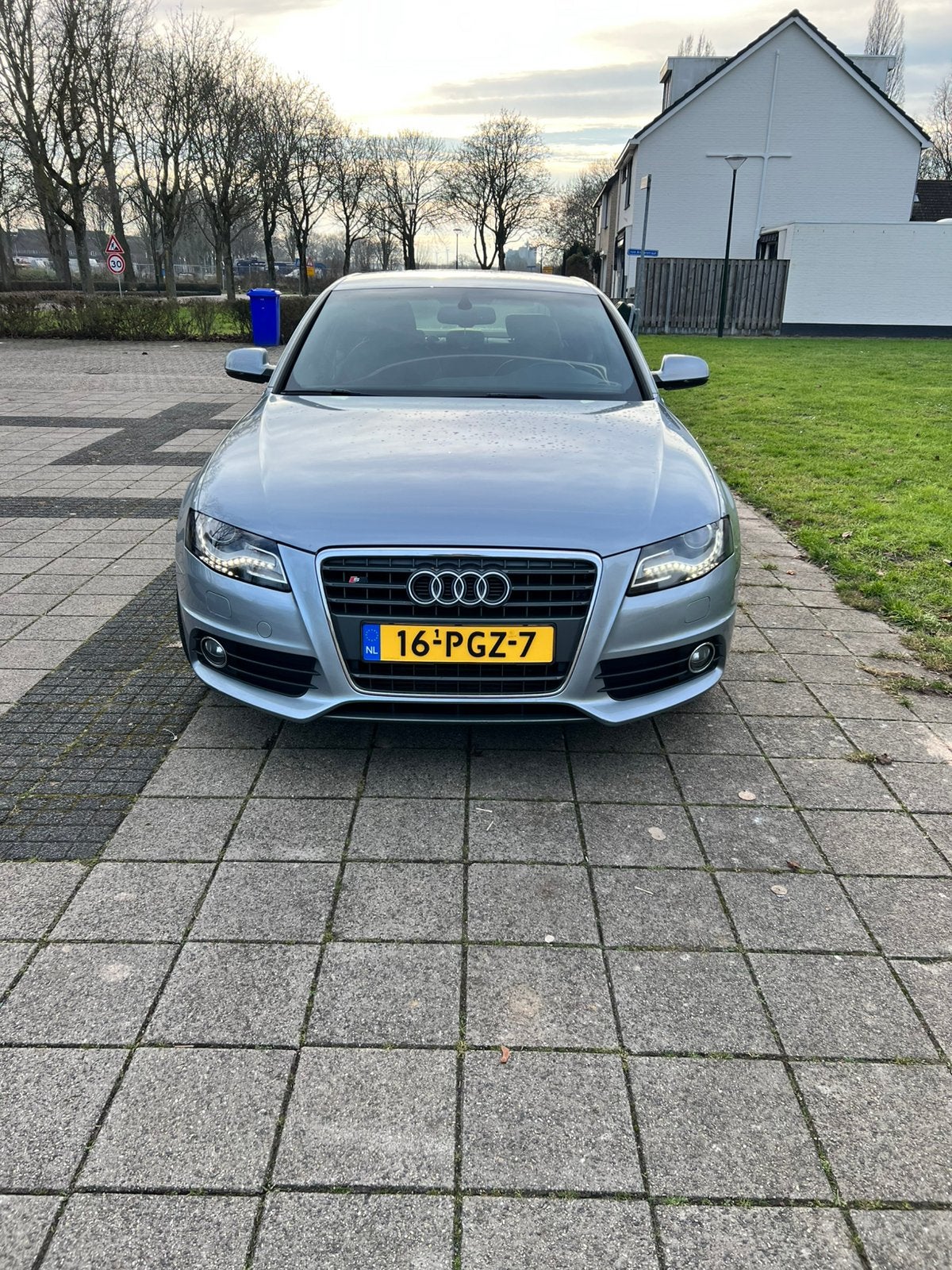 Audi A4 2.0 Tfsi 132KW 2011 Grijs S-Line, Voorwielaandrijving, 4 cilinders, 1984 cc, 179 pk