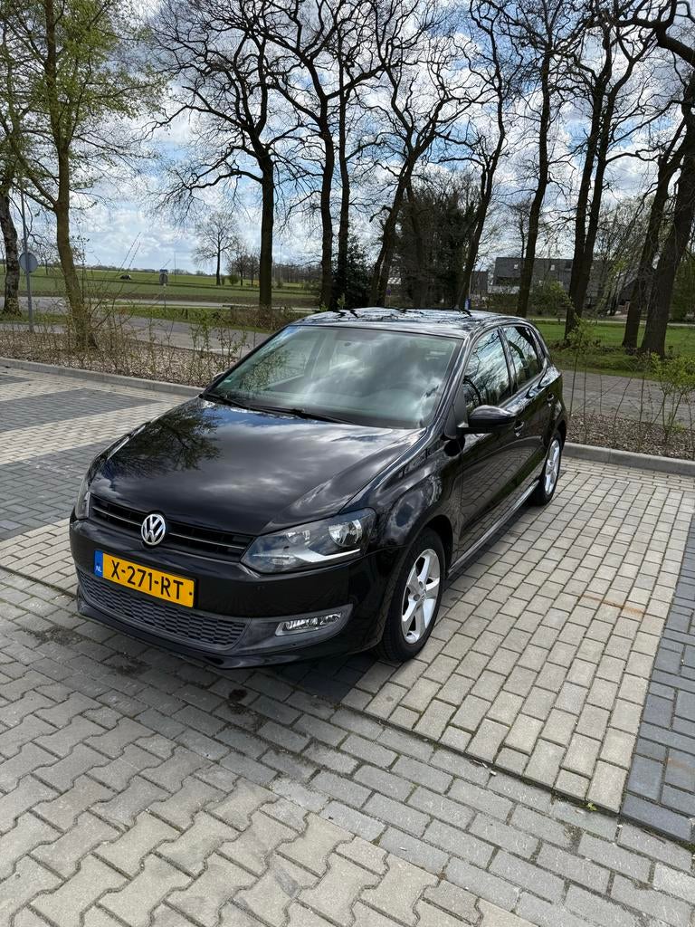 Volkswagen Polo 1.4 16V FSI 63KW 2010 Zwart, Auto's, Voorwielaandrijving, 970 kg, 40 €/maand, 4 cilinders