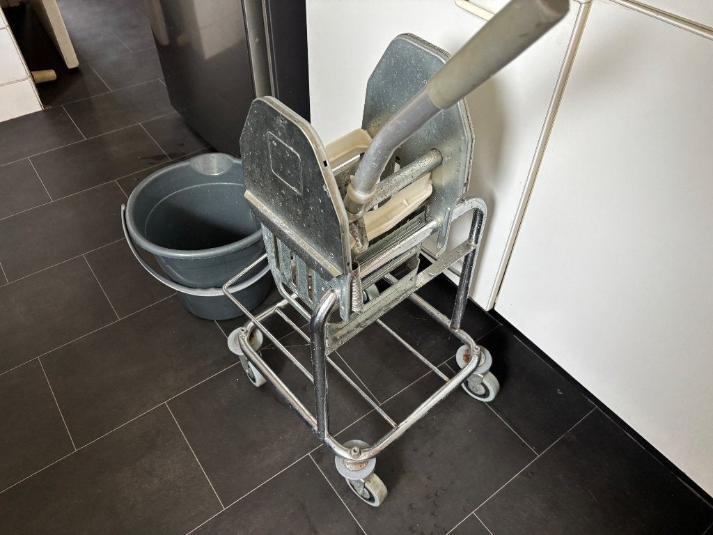 mop-wringer/ schoonmaakwagen metaal, Huis en Inrichting, Schoonmaakartikelen, Ophalen, Mop of Dweil