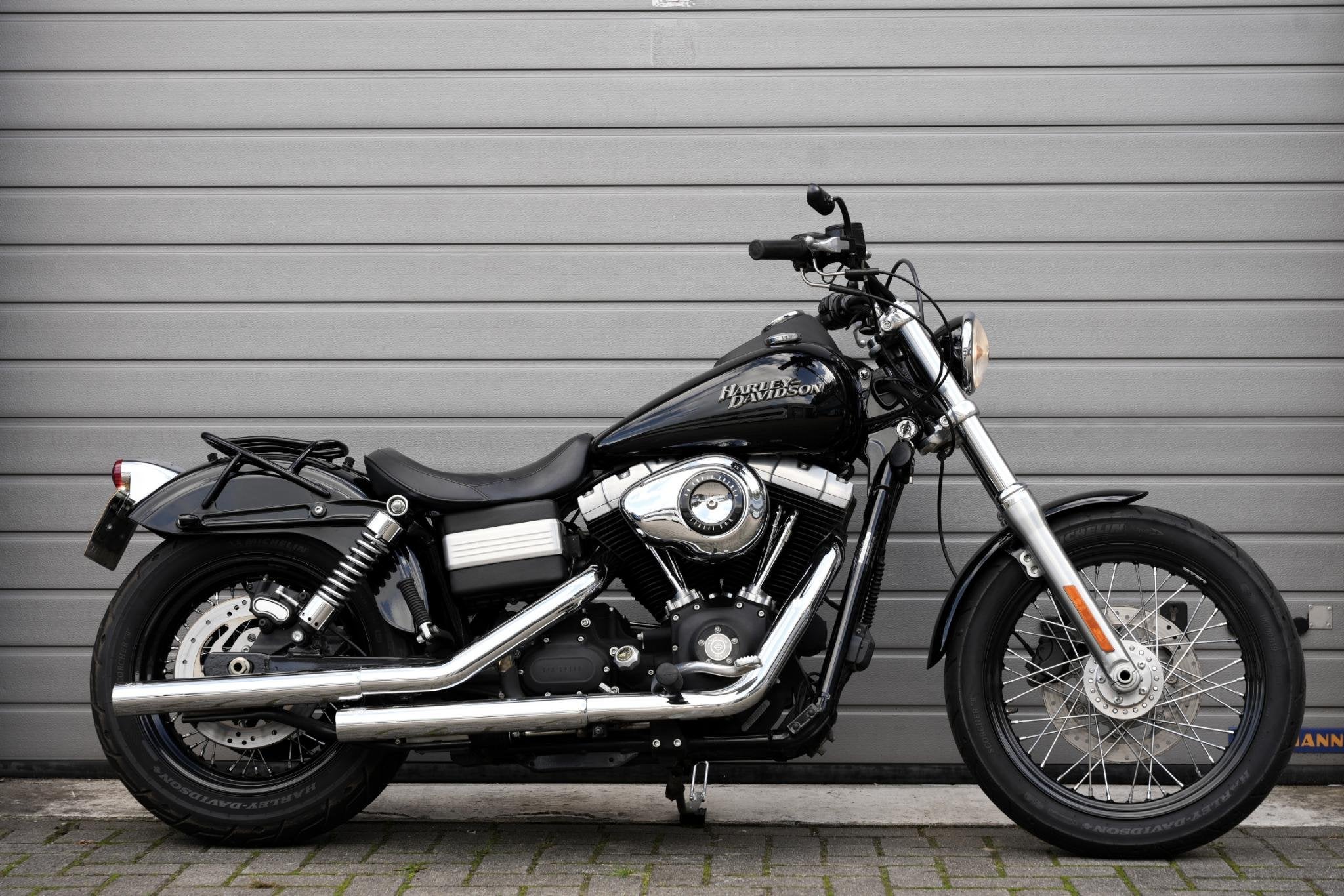 Harley Davidson 96 FXDB Dyna Street Bob, Motoren, Laan van Vredenoord 33
2289 DA  Rijswijk, NL, H-DCUSTOMERSERVICE@Harley-Davidson.com