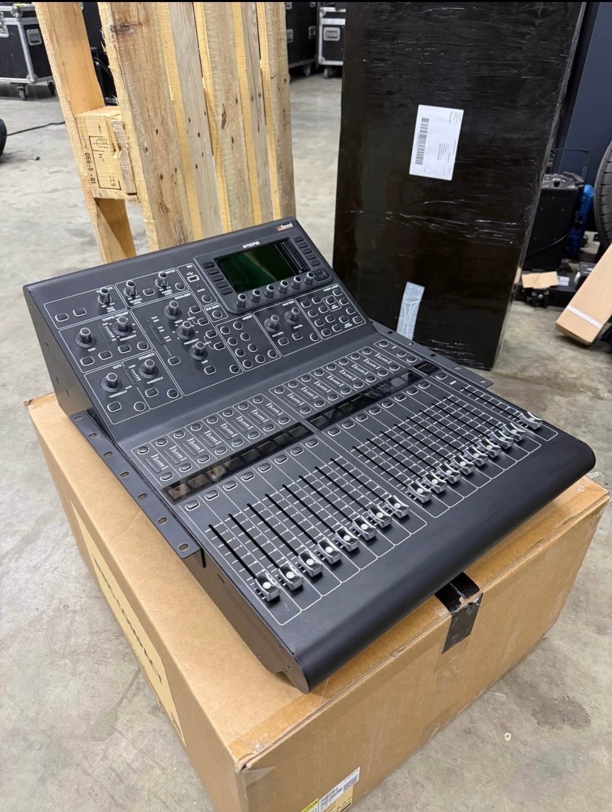 Midas M32R Digitale Mixer - Compact en Krachtig, Muziek en Instrumenten, Mengpanelen, Ophalen of Verzenden, Gebruikt, 20 kanalen of meer
