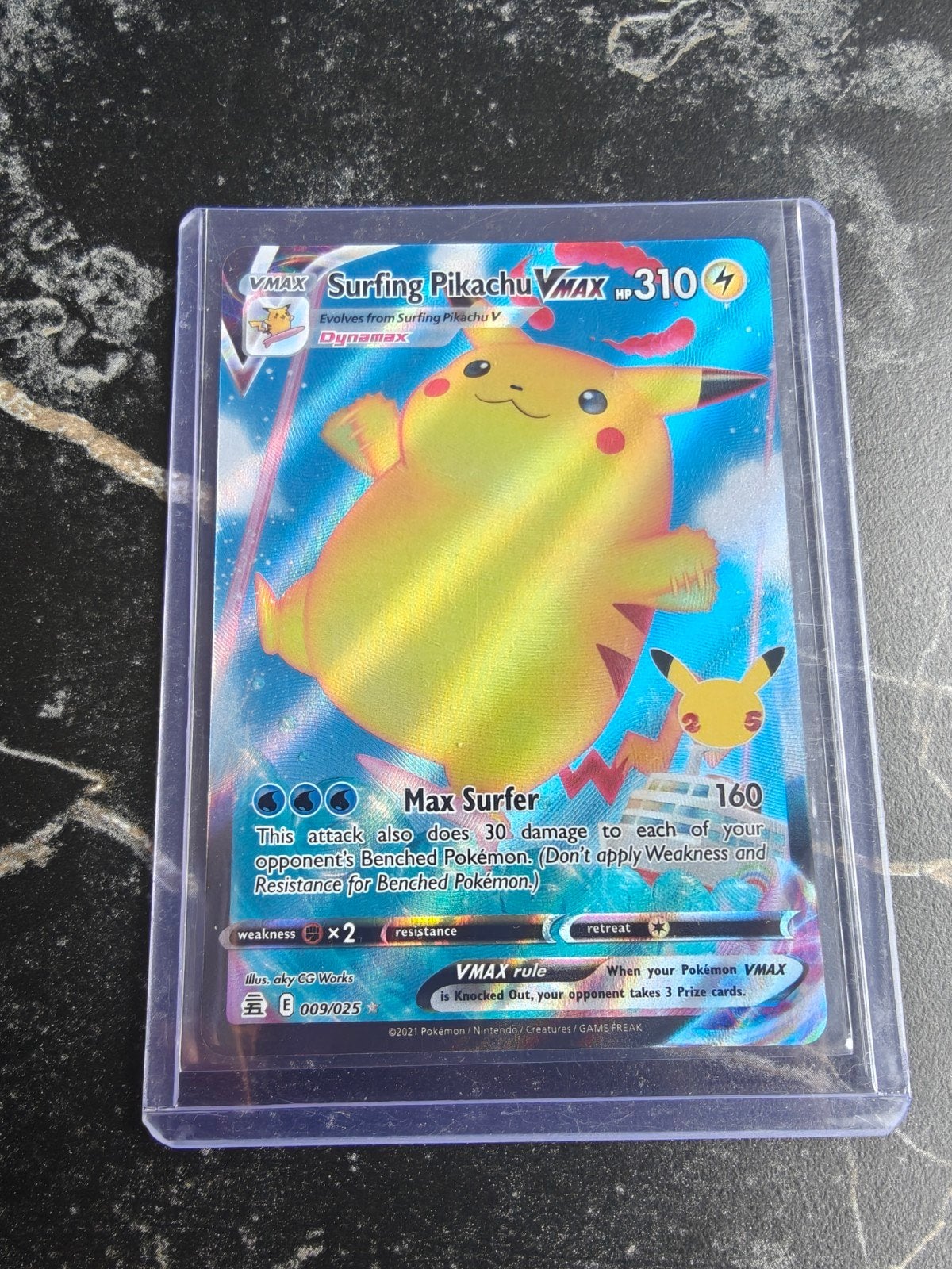 Surfing Pikachu VMAX 009/025 Pokémon Kaart, Ophalen of Verzenden, Zo goed als nieuw, Losse kaart, Foil