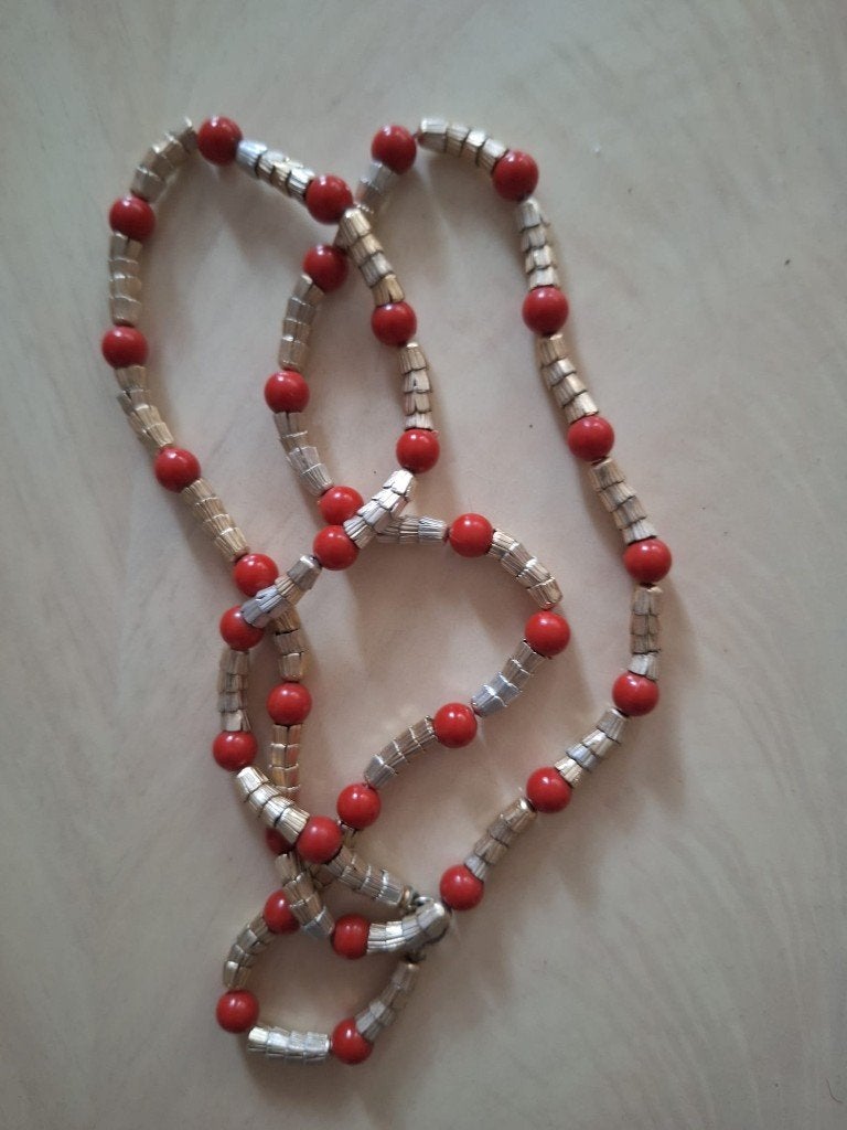 Ketting met rode kralen en zilverkleurige accenten, Sieraden, Tassen en Uiterlijk, Verzenden, Gebruikt, Rood, Overige materialen