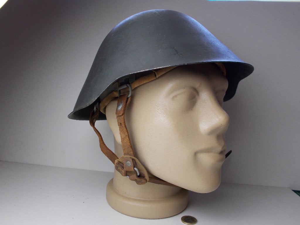 Vintage DDR MILITAIRE HELM (OOST DUITSLAND.), Ophalen of Verzenden, Landmacht, Duitsland, Helm of Baret
