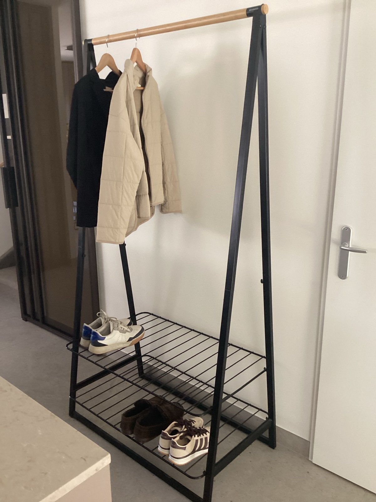Brabantia Linn kapstok met schoenenplank - Zwart metaal/hout, Ophalen, Zo goed als nieuw