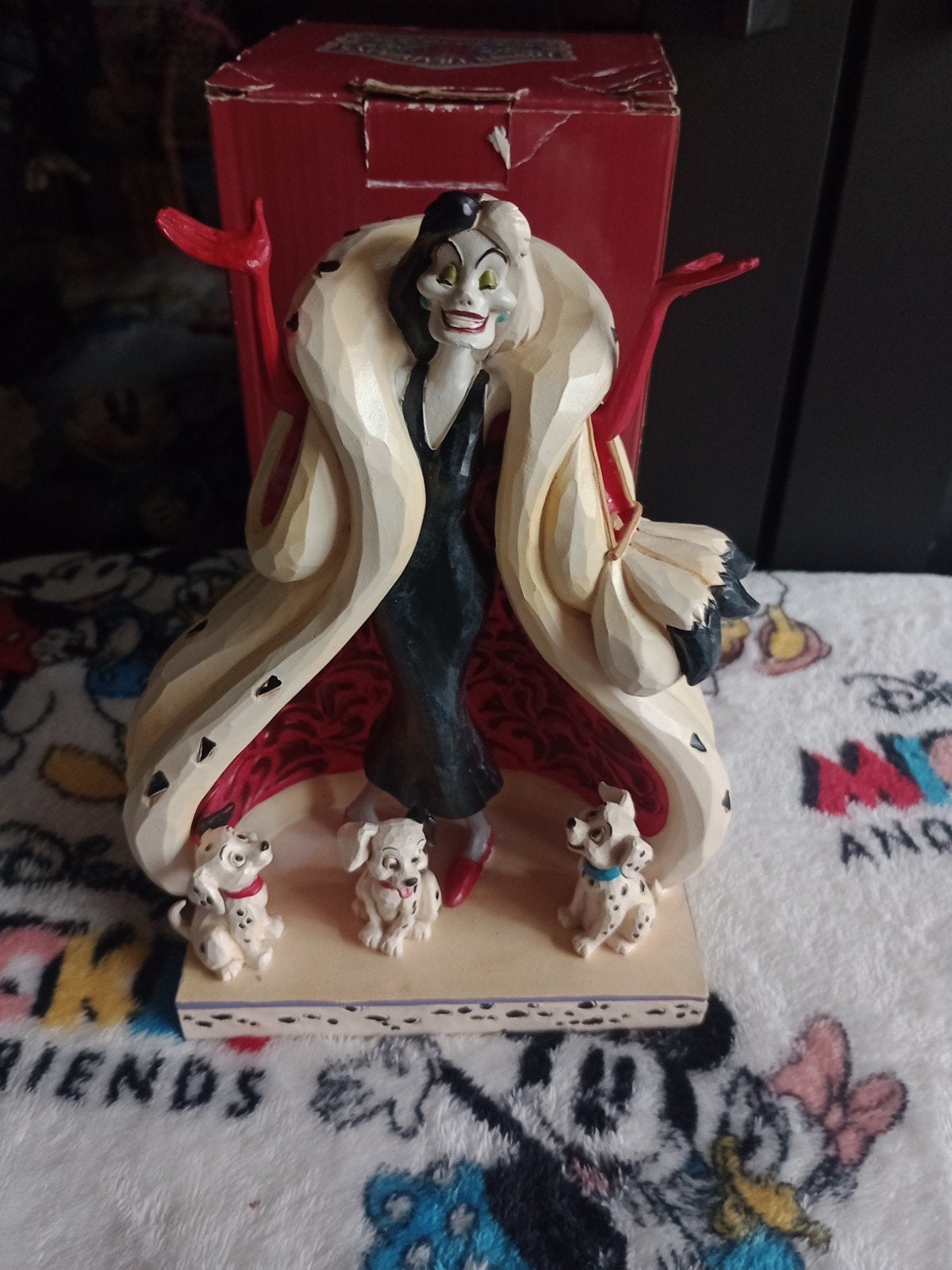 Disney traditions Cruella and puppies, Verzamelen, Ophalen of Verzenden, Nieuw, Beeldje of Figuurtje