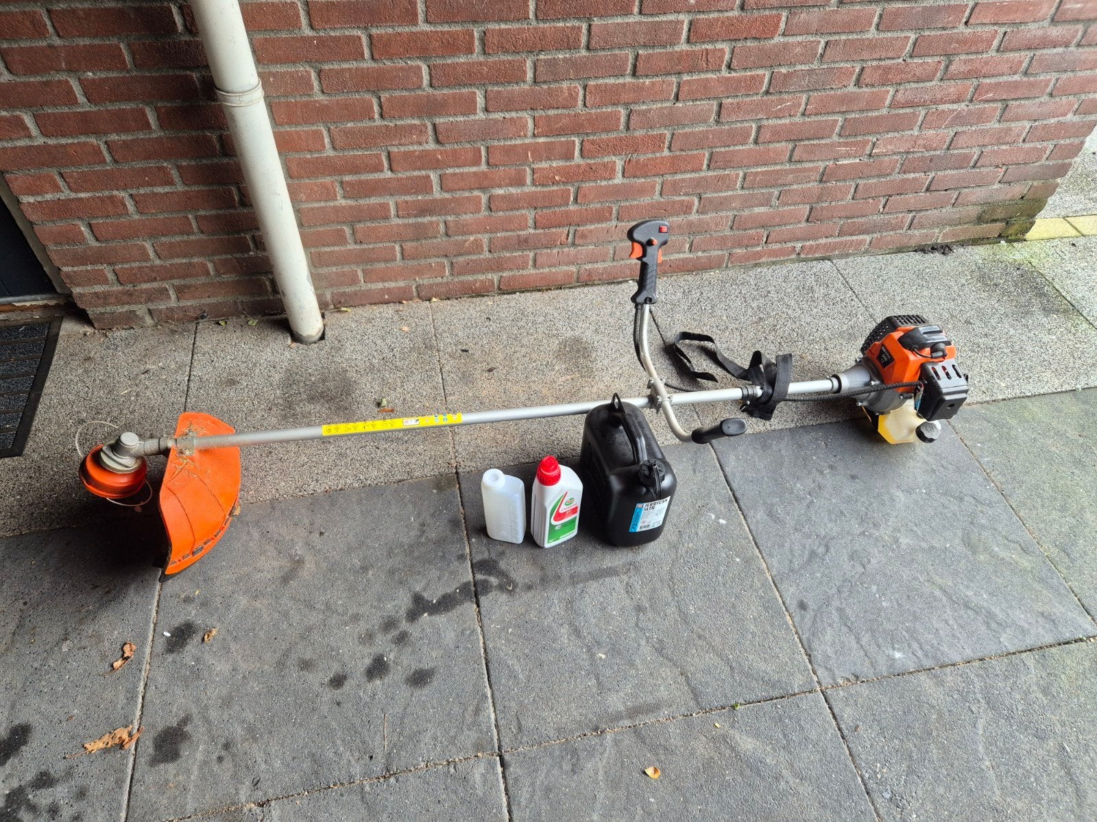 Krachtige Benzine Bosmaaier - Ideaal voor zwaar werk, Tuin en Terras, Ophalen, Cirkelmaaier, Gebruikt, Onbekend