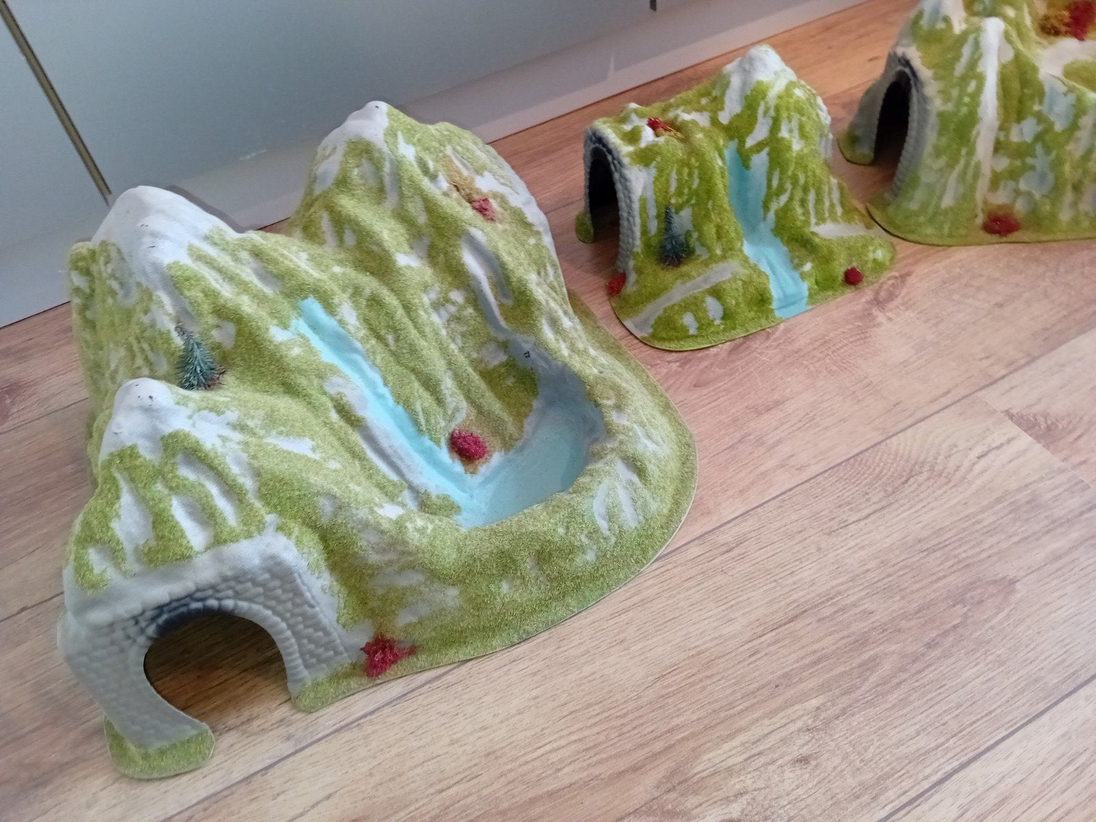 3x Bergen met tunnels voor modelspoorbaan, Gebruikt, Gelijkstroom of Wisselstroom, Brug, Tunnel of Gebouw, Ophalen