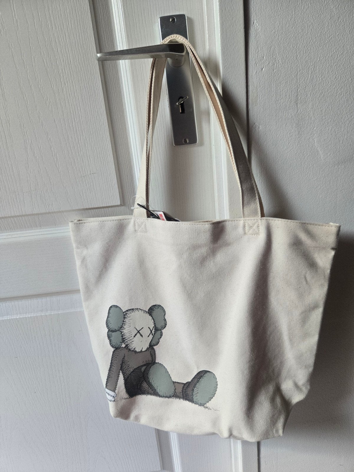 KAWS x Uniqlo Tote Bag - Nieuw met labels, Ophalen of Verzenden, Nieuw, Beige, Shopper