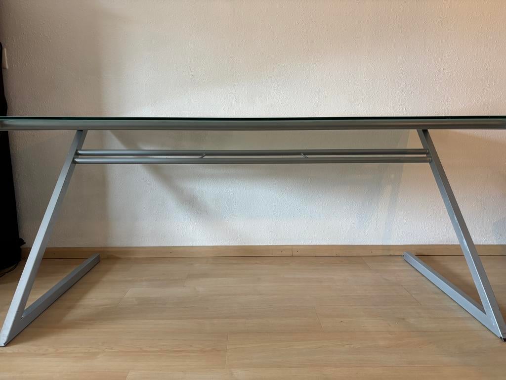 Design bureau, Ophalen, Gebruikt