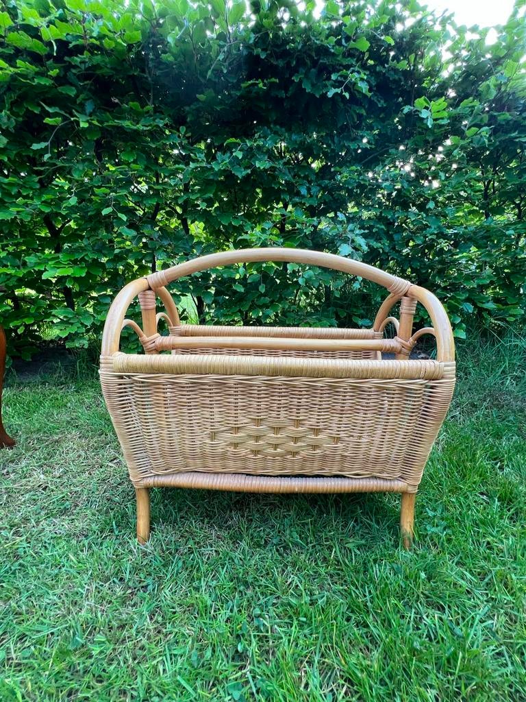 Vintage Rotan lectuurmand, Huis en Inrichting, Woonaccessoires | Krantenbakken en Lectuurbakken, Ophalen of Verzenden, Zo goed als nieuw