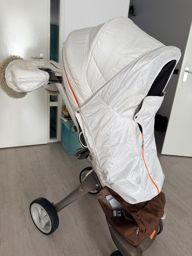 Stokke winter kit white, Kinderen en Baby's, Kinderwagens en Combinaties, Zo goed als nieuw, Kinderwagen, Overige merken, Verstelbare duwstang