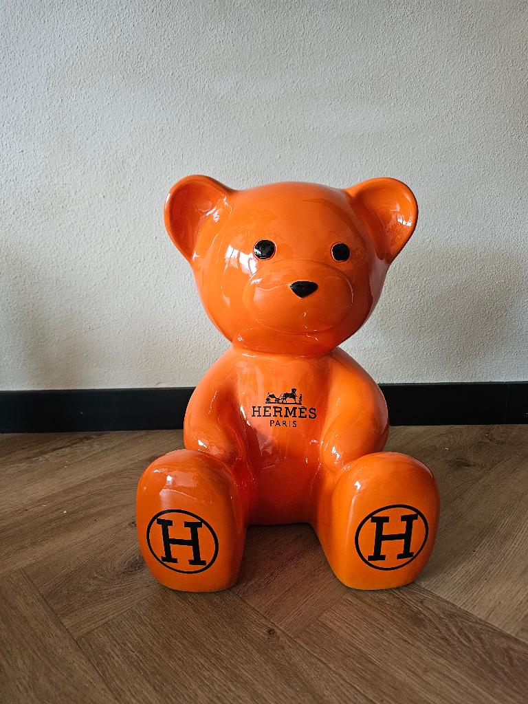 Hermes Beer, Verzenden