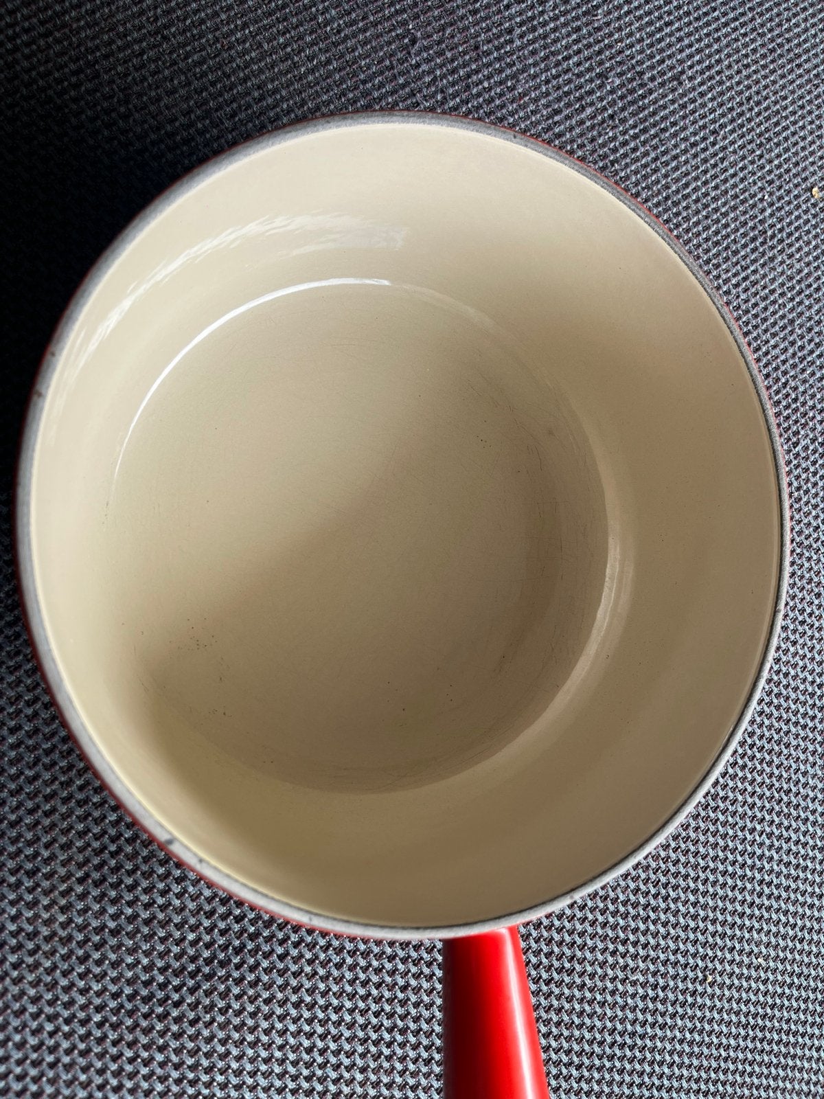 Le Creuset fonduepan 24 cm kersenrood - Zo goed als nieuw, Ophalen of Verzenden, Zo goed als nieuw, Fonduepan