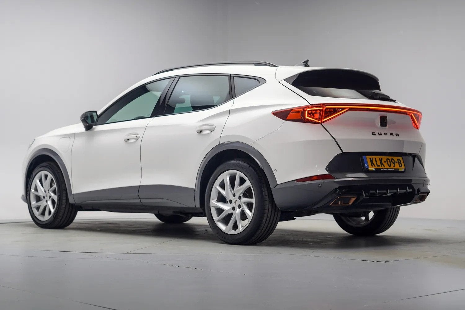 CUPRA Formentor 1.4 e-HYBRID PHEV [ Navi Cruise Apple / Andr, Auto's, Cupra, Gebruikt, 4 cilinders, Wit, Hybride Elektrisch/Benzine