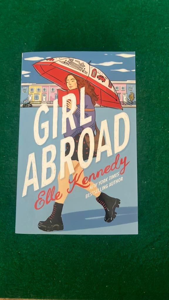 Girl Abroad - Elle Kennedy (engels), Boeken, Ophalen of Verzenden, Zo goed als nieuw