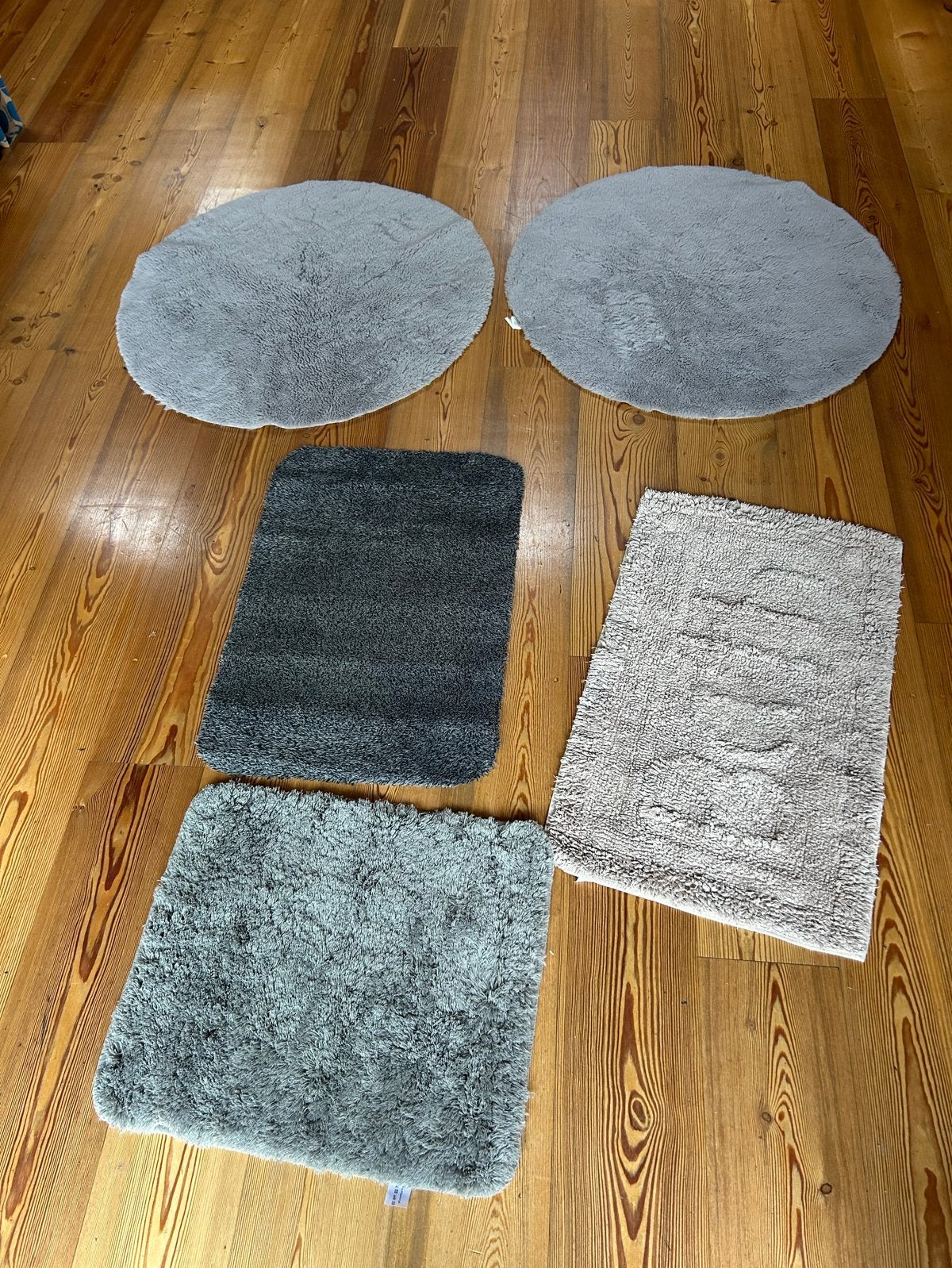 Set van 5 nieuwe badmatten in diverse grijstinten en vormen, Ophalen, Rond, Nieuw, 50 tot 100 cm