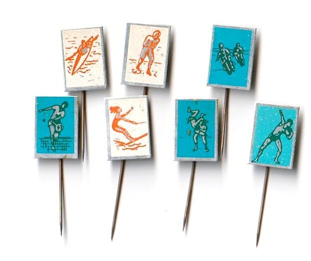 7 verschillende dikblik sport speldjes, Ophalen of Verzenden, Gebruikt, Overige onderwerpen, Speldje of Pin