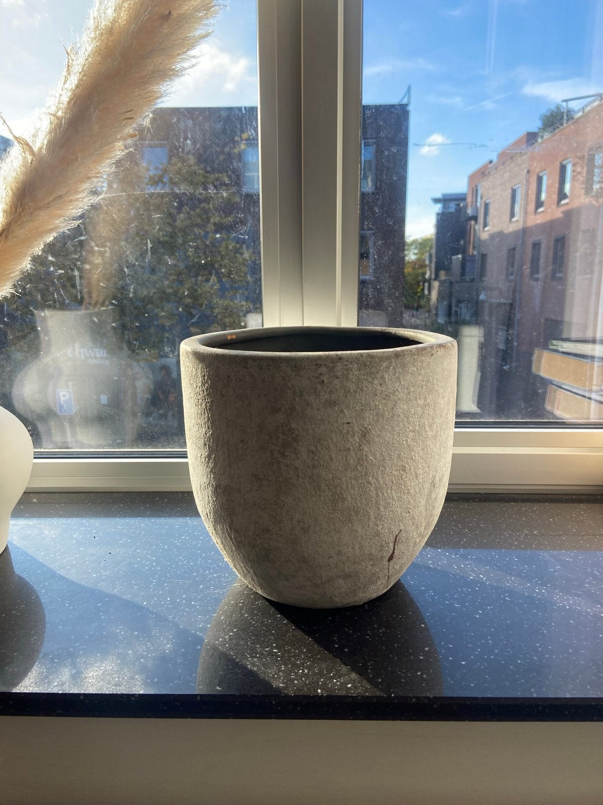 Decoratieve grijze bloempot - 22 cm hoog, Tuin en Terras, Ophalen, Gebruikt, Rond, Minder dan 40 cm