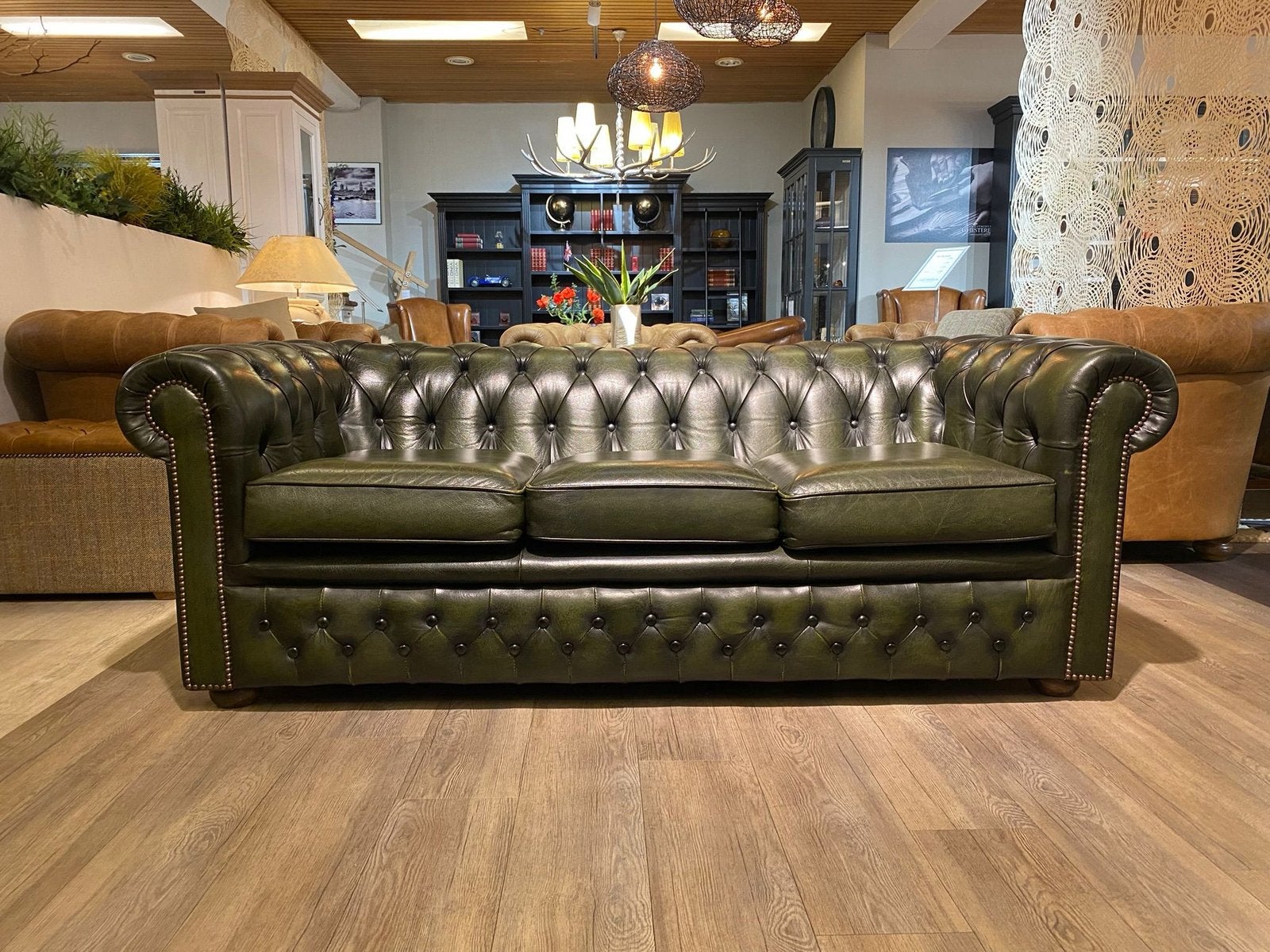 COMPACTE ENGELSE CHESTERFIELD 3 ZITS BANK ANTIEK GROEN, Ophalen of Verzenden
