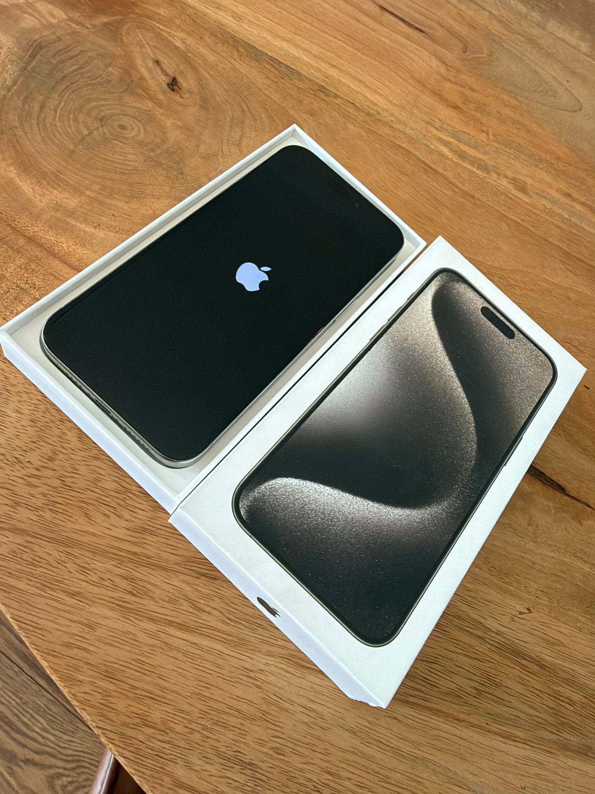 Foto 2 van Iphone 15 Pro Max - Natural Titanium - 256 GB