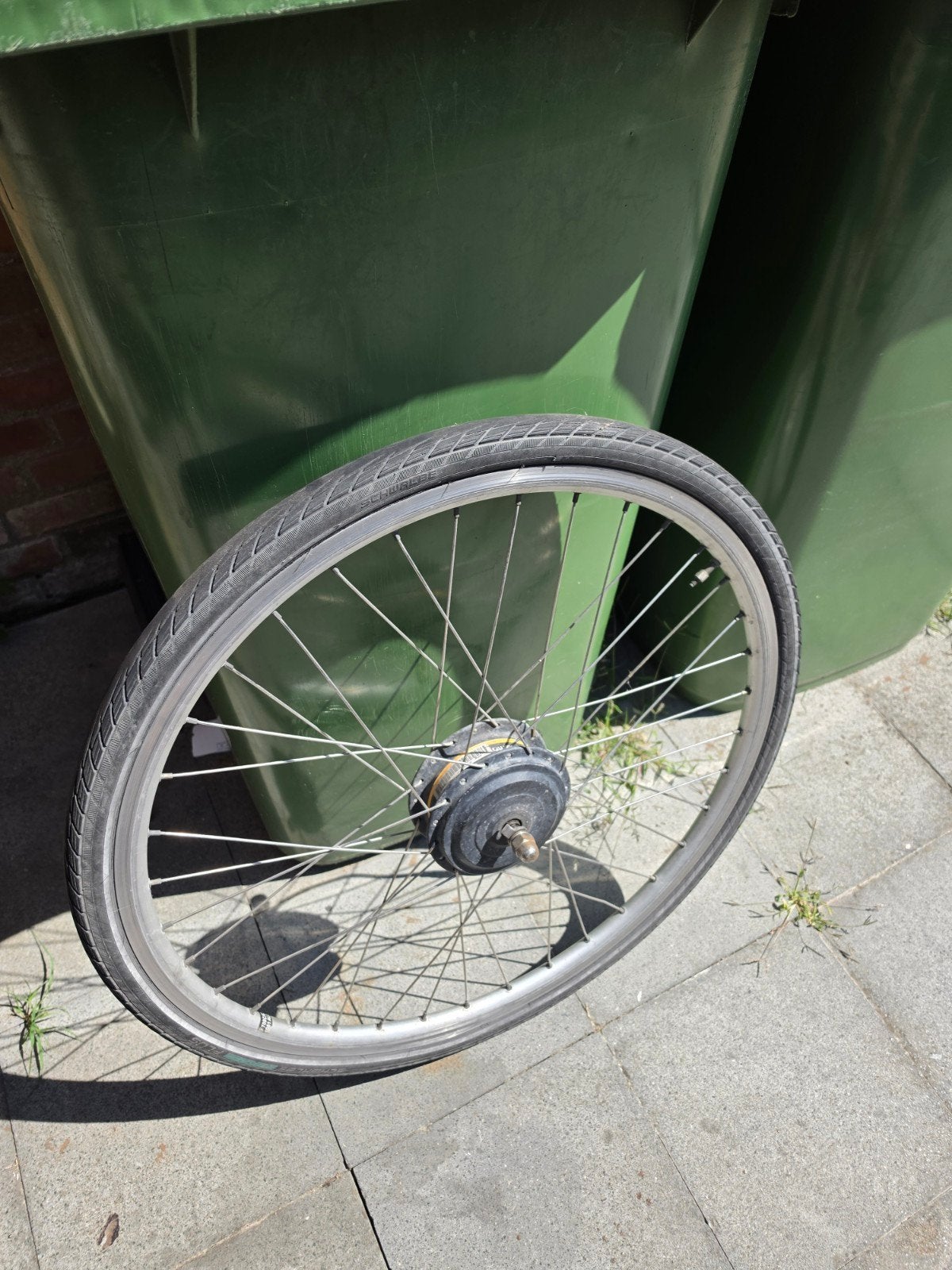 Qwic 28 inch voorwiel met motor 9 pin, Fietsen en Brommers, Fietsonderdelen, Ophalen, Gebruikt