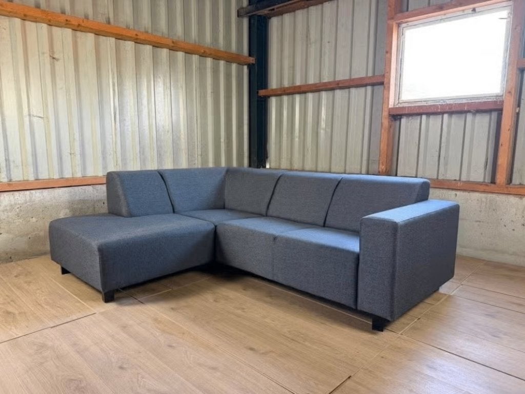 Compacte donkergrijze hoekbank - GRATIS BEZORGING, Huis en Inrichting, Ophalen, Hoekbank, Zo goed als nieuw, 200 tot 250 cm