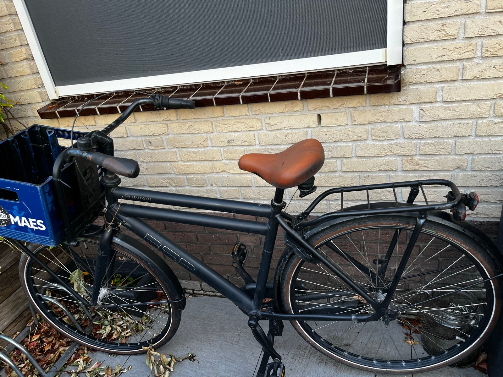 Stevige zwarte stadsfiets met krat en bagagedrager, Gebruikt, Velgrem, Versnellingen, 53 tot 57 cm