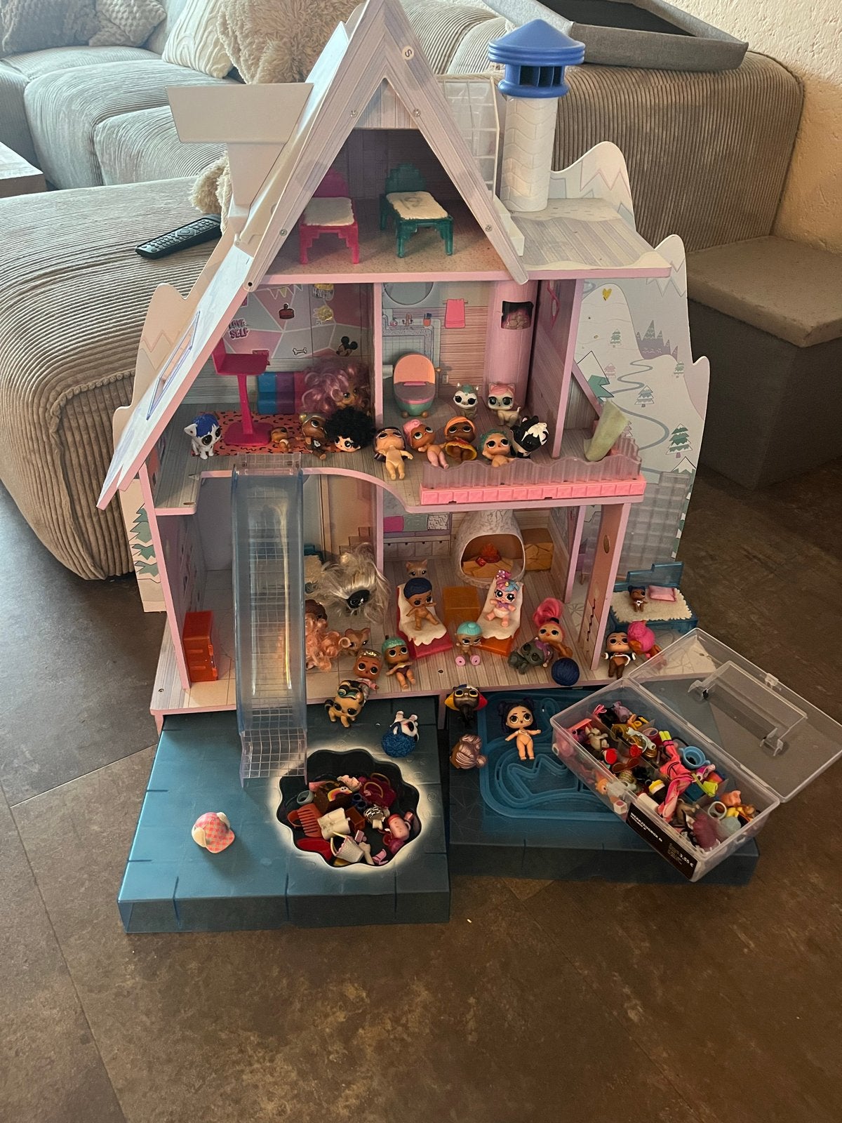 BIEDEN! LOL Winter Chalet met poppetjes en accessoires, Ophalen, Gebruikt