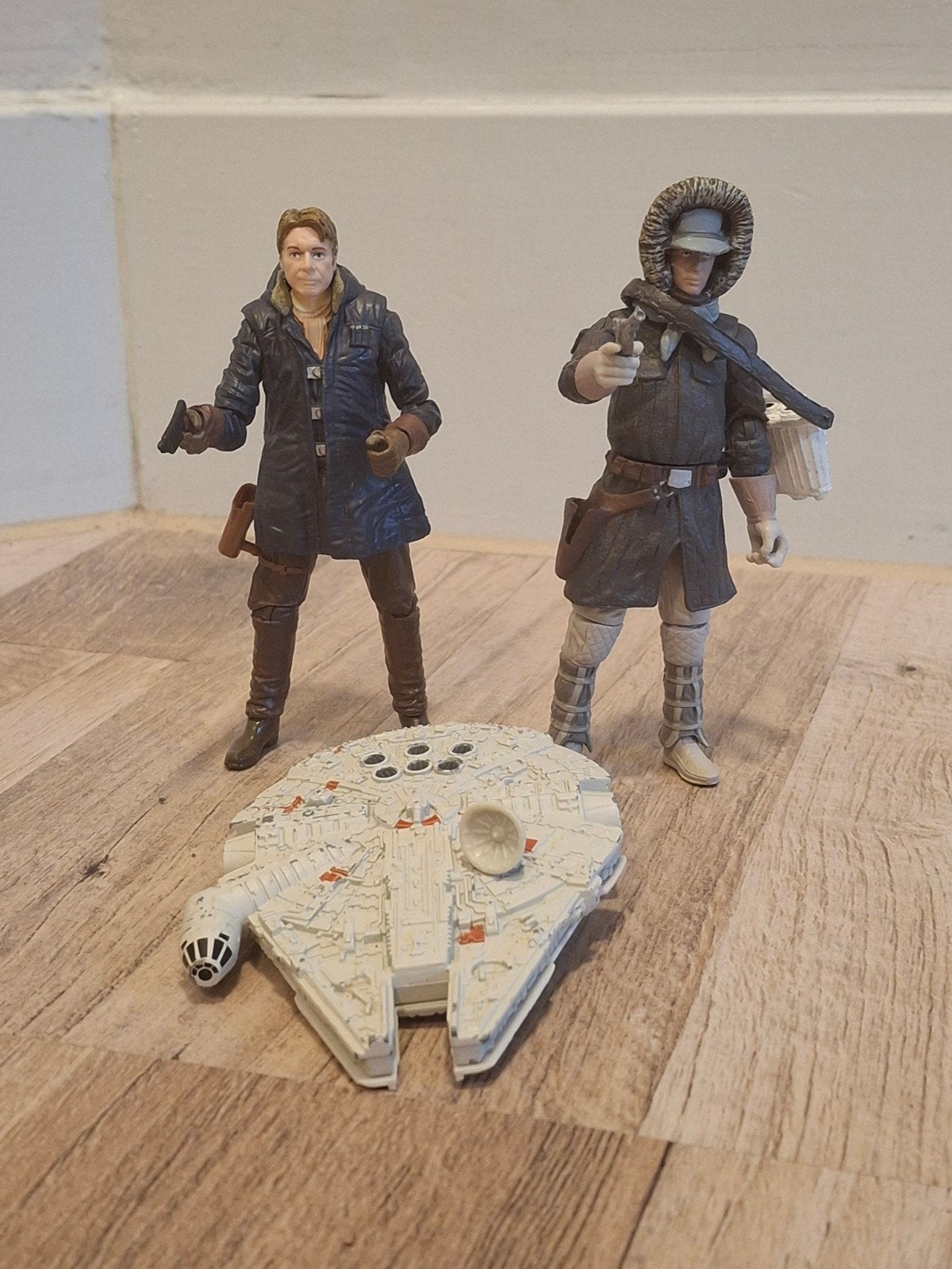 Star Wars Modern 3.75 inch 2 x Han Solo Hoth en mini Falcon, Ophalen of Verzenden, Zo goed als nieuw, Actiefiguurtje