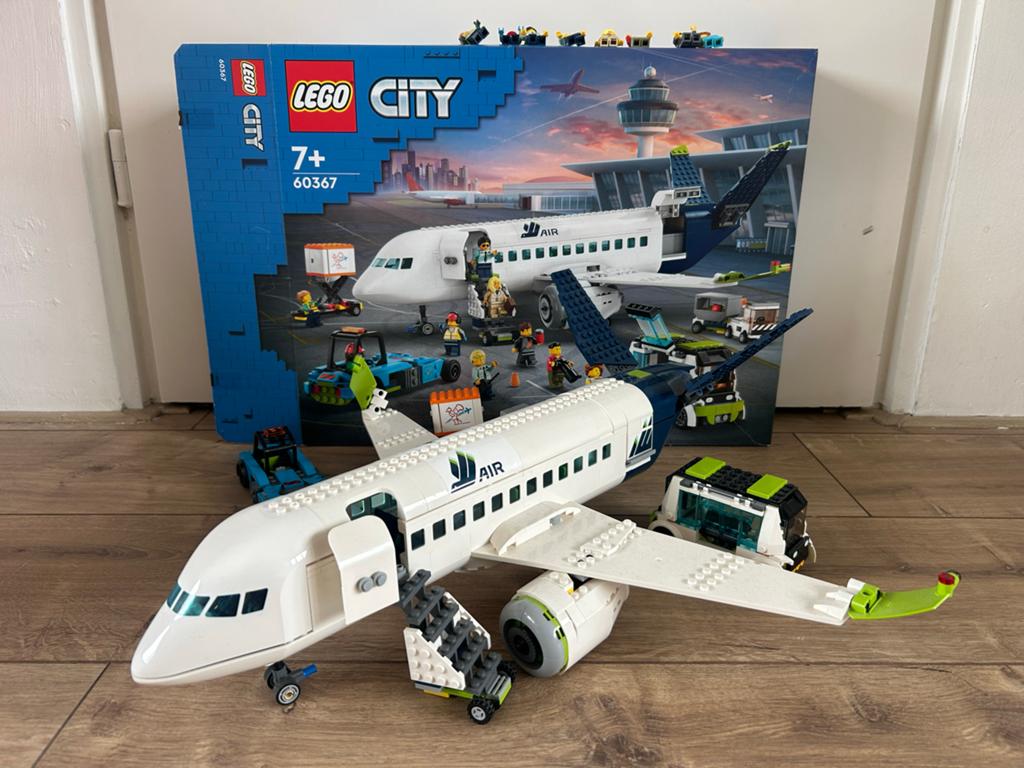 Lego City Passagiersvliegtuig 60367 compleet met doos, Ophalen, Zo goed als nieuw