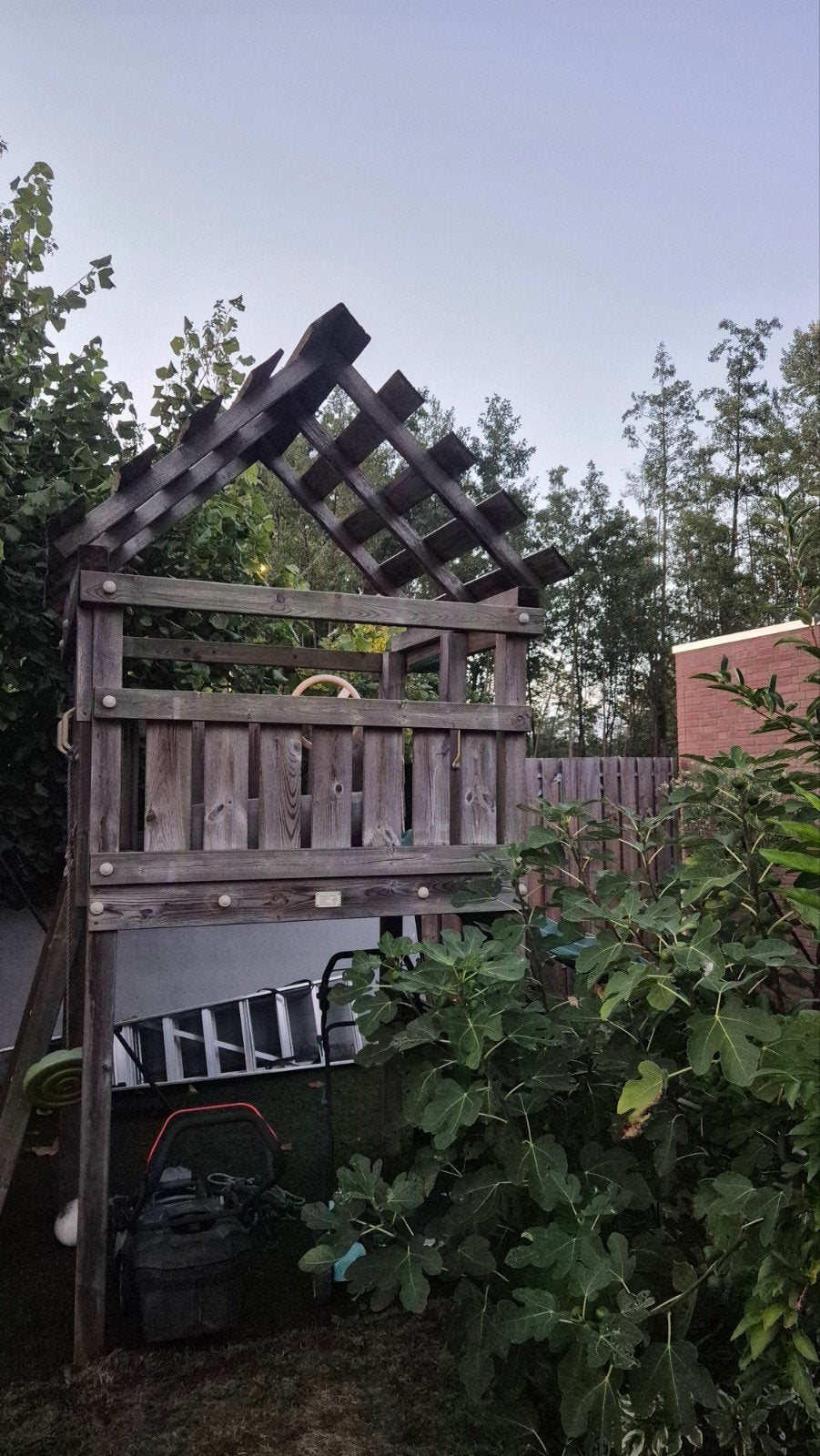Houten speeltoestel met glijbaan en klimwand, Ophalen, Gebruikt, Glijbaan