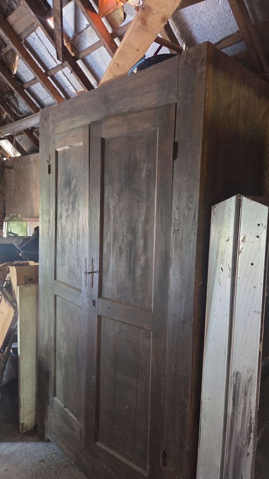 landelijke houten kast met twee deuren. Aura Peeperkorn, Ophalen