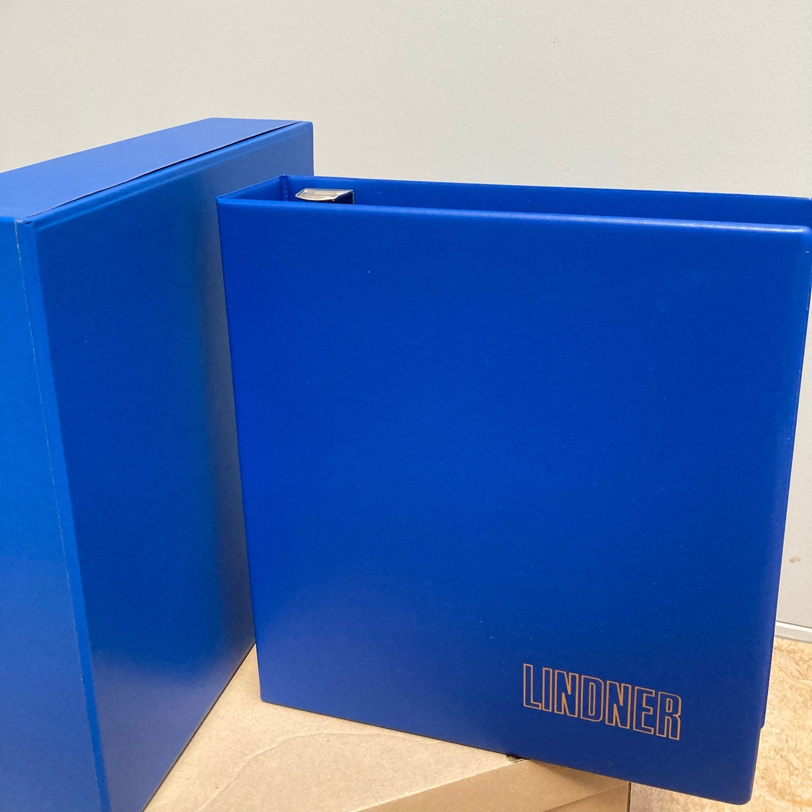 2x Lindner Uniplate album 1702 lichtblauw incl. cassette, Ophalen of Verzenden, Verzamelalbum