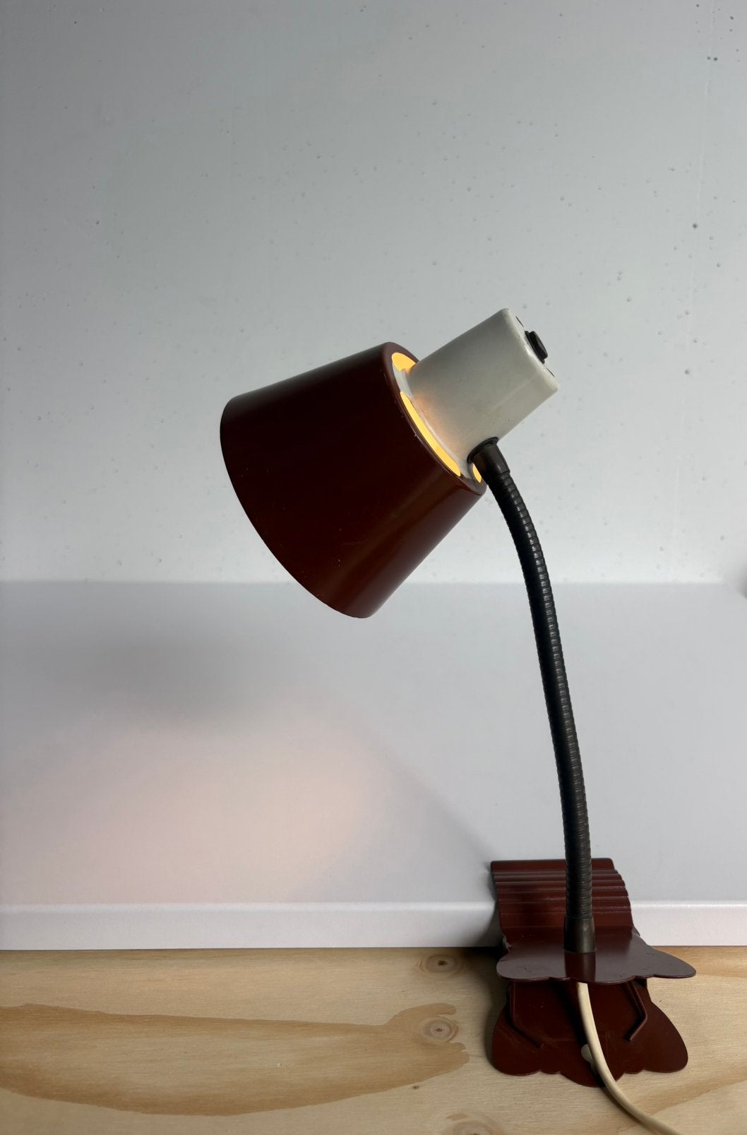 Vintage bruin-wit metalen Dutch Design Hala Zeist klemlamp, Ophalen of Verzenden