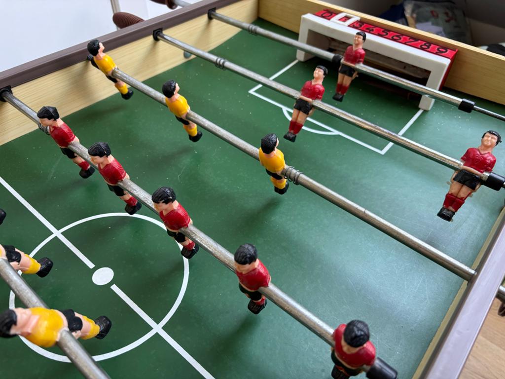 Voetbaltafel Eria - invl. 2 voetballetjes, inklapbaar, Kinderen en Baby's, Speelgoed | Voetbaltafels, Ophalen of Verzenden, Gebruikt