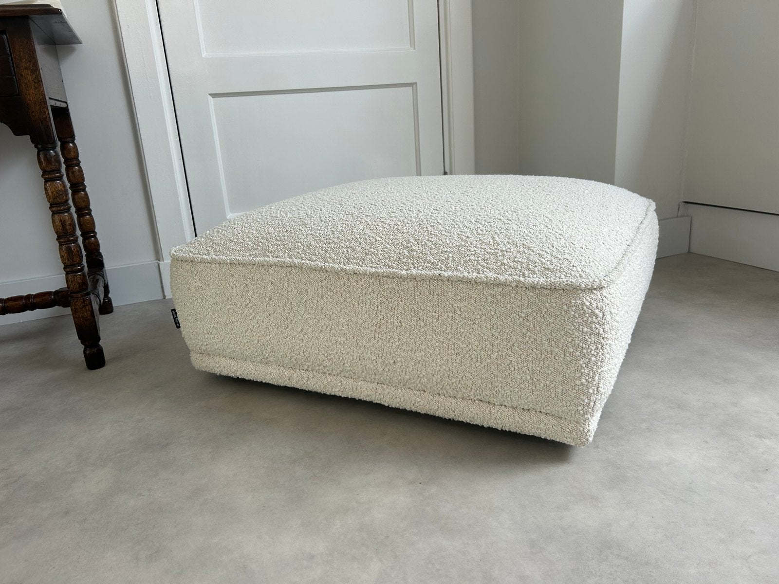 Sofacompany poef Leonora Maya Cream bouclé stof, Ophalen, Vierkant, Zo goed als nieuw, 75 tot 100 cm