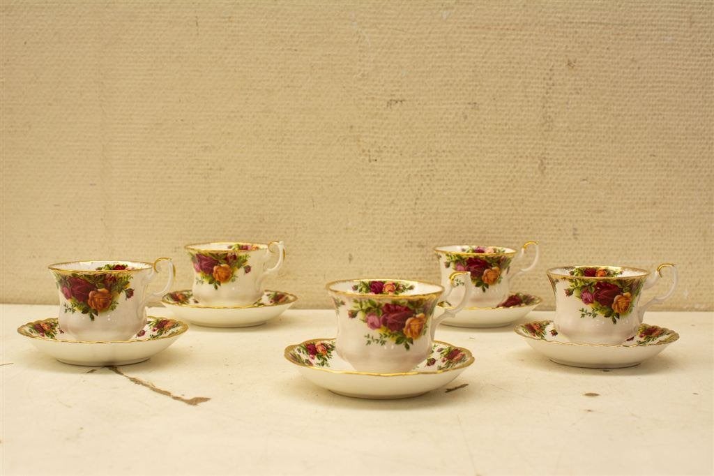 Royal Albert 5 porseleinen kopjes 5 porseleinen schoteltjes, Gebruikt, Ophalen of Verzenden, Bord(en), Overige stijlen