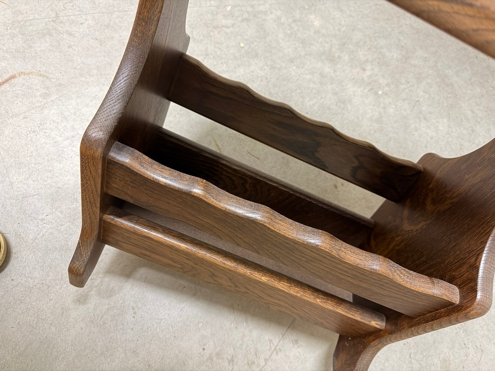 Houten krantenbak, Ophalen of Verzenden, Zo goed als nieuw, Klassiek, Hout