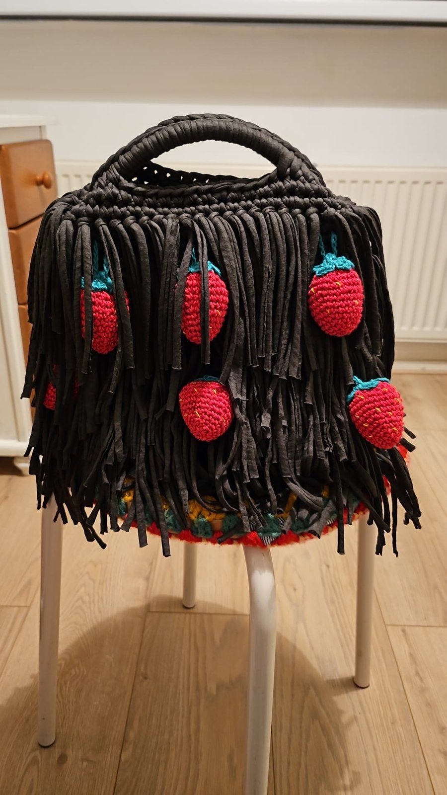 Unieke handgemaakte tas met aardbeien, Ophalen of Verzenden, Nieuw, Zwart, Handtas