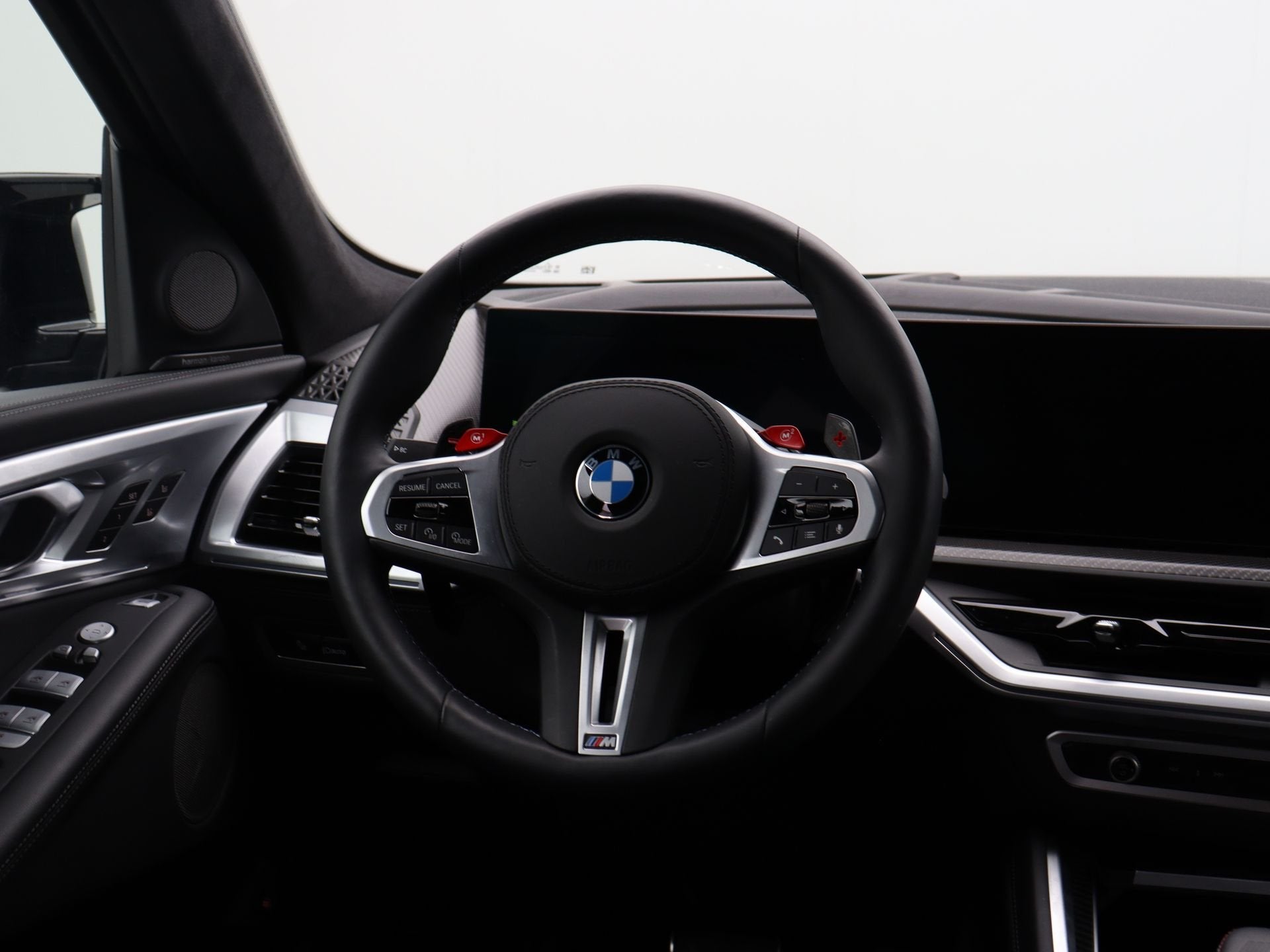BMW XM PHEV 50e 30 kWh SoH 100% (bj 2026, automaat), Auto's, Dealer onderhouden, Gebruikt, Met garantie (alle), Zwart